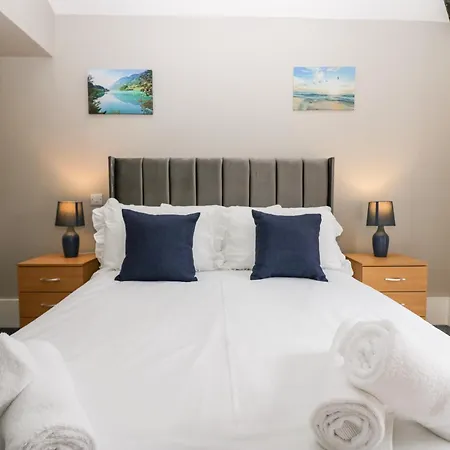 Clarence House Feriehus *