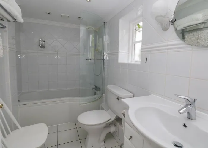 Clarence House Nyaraló *