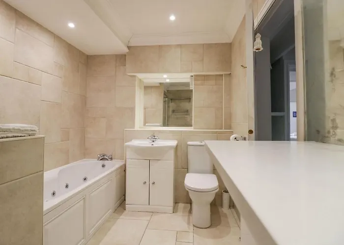 Clarence House Nyaraló