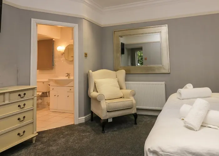 Clarence House Nyaraló *